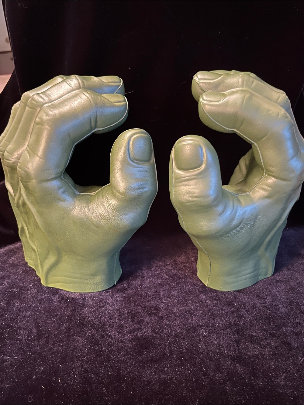 Marvel Hasbro 2015 Avengers Hulk Open Grip Foam Hands